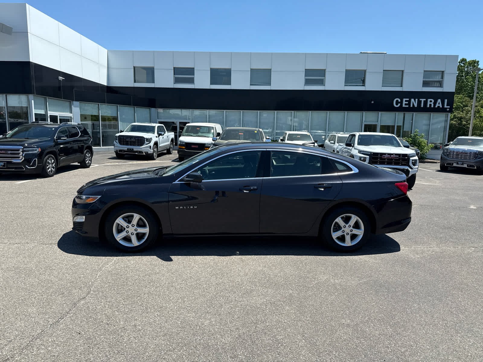 Used 2022 Dark Ash Metallic Chevrolet FL image 2