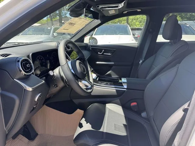 New 2026 White Mercedes-Benz GLC 300 image 4