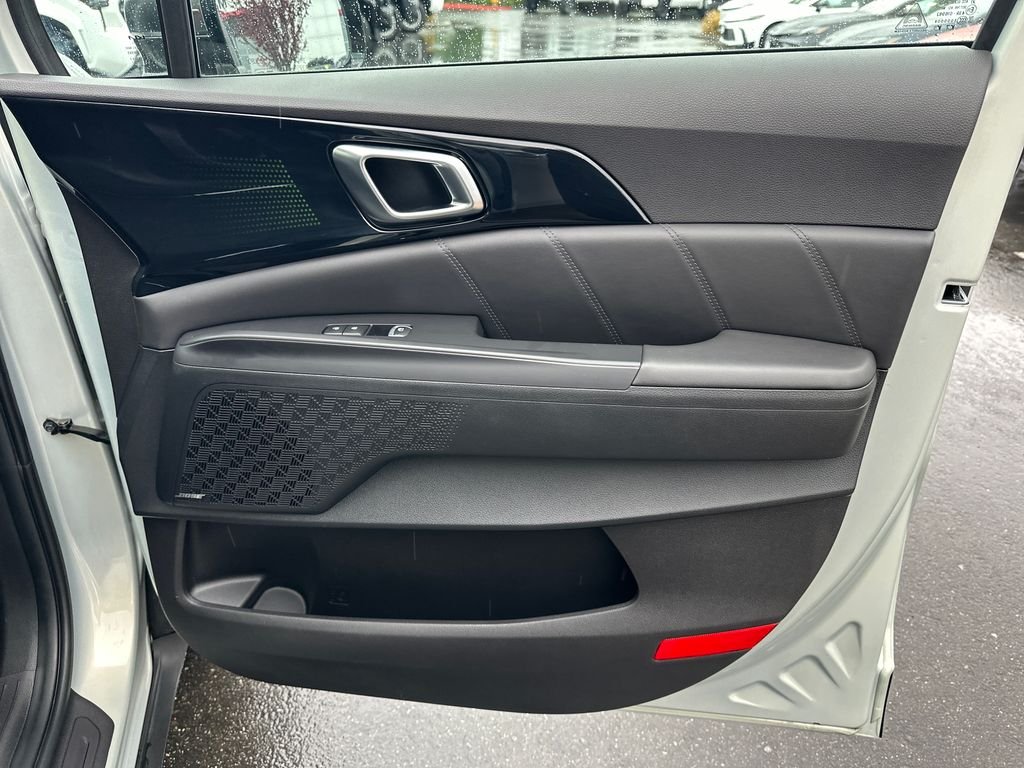 Used 2025 Ivory Kia SX Prestige image 17