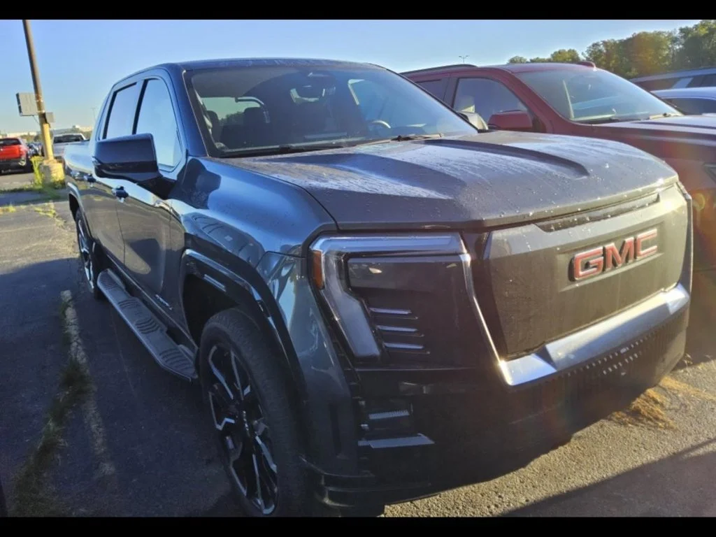 Used 2026 Deep Ocean Metallic GMC Denali Max Range image 8