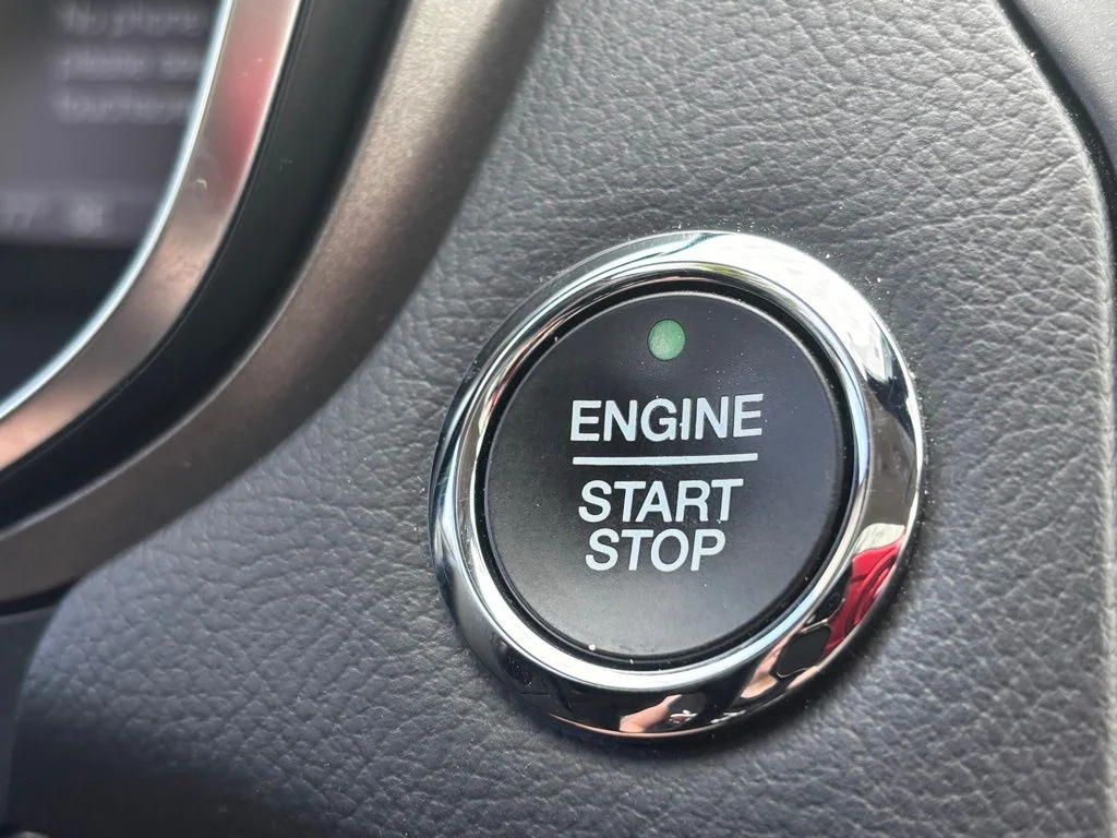 Used 2019 Gray Ford SE image 33