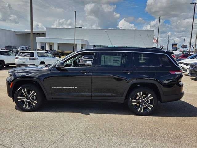 New 2027 High-Gloss Black Paint Jeep Limited image 4