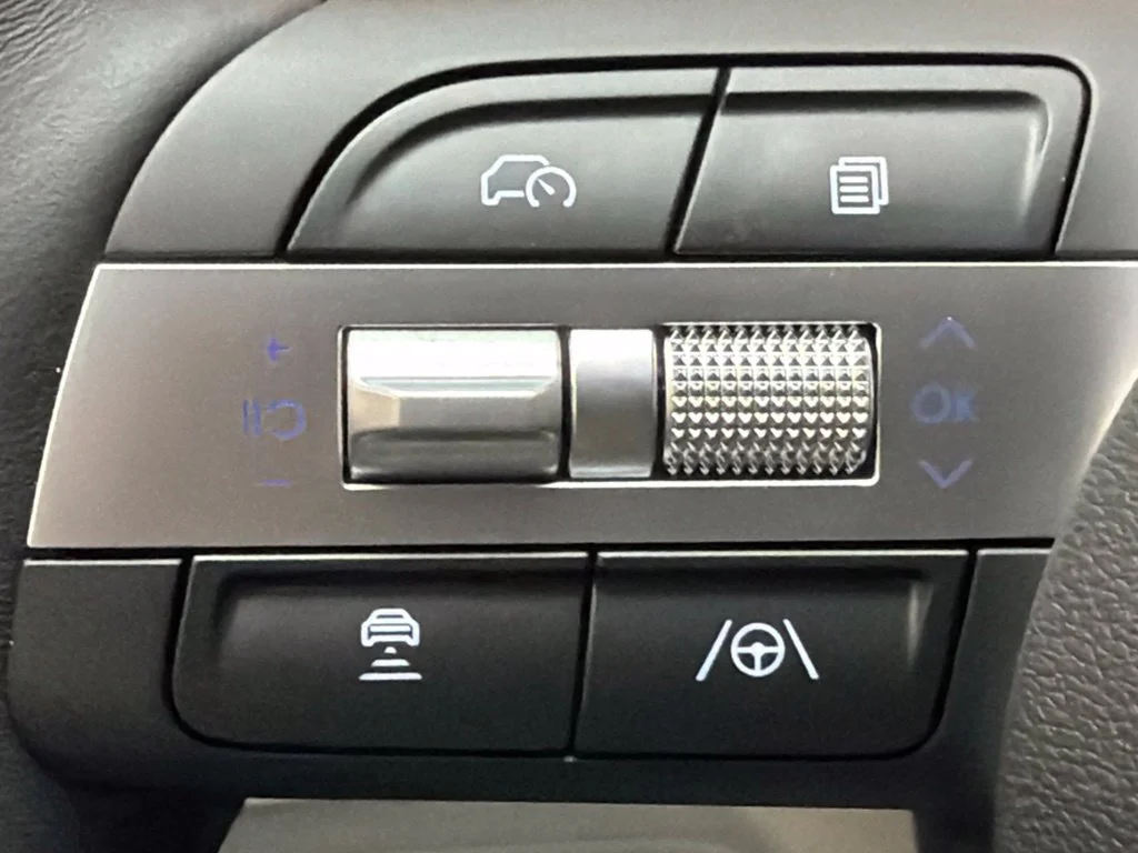 New 2026 Shimmering Silver Hyundai SEL Premium image 21