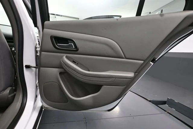 Used 2013 White Chevrolet LS image 31