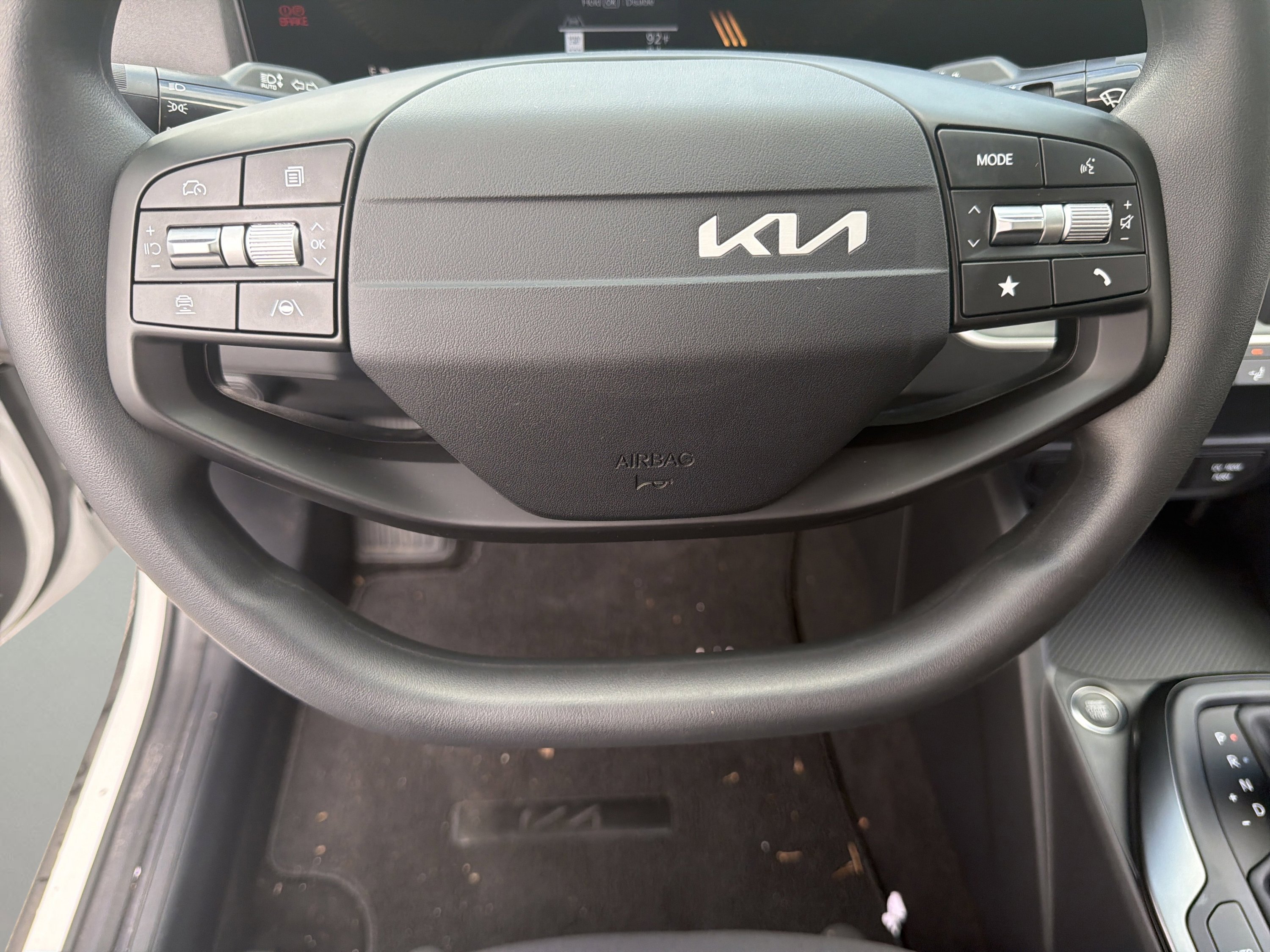 New 2026 Snow White Pearl Kia LX image 10