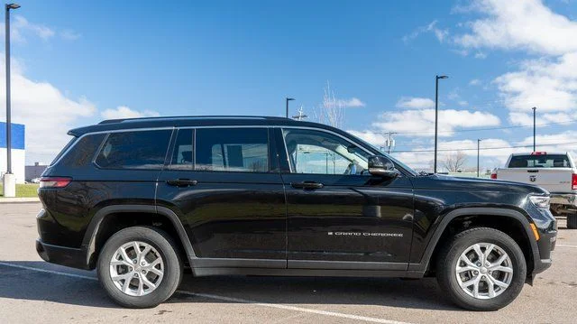 Used 2023 Black Jeep Limited image 5