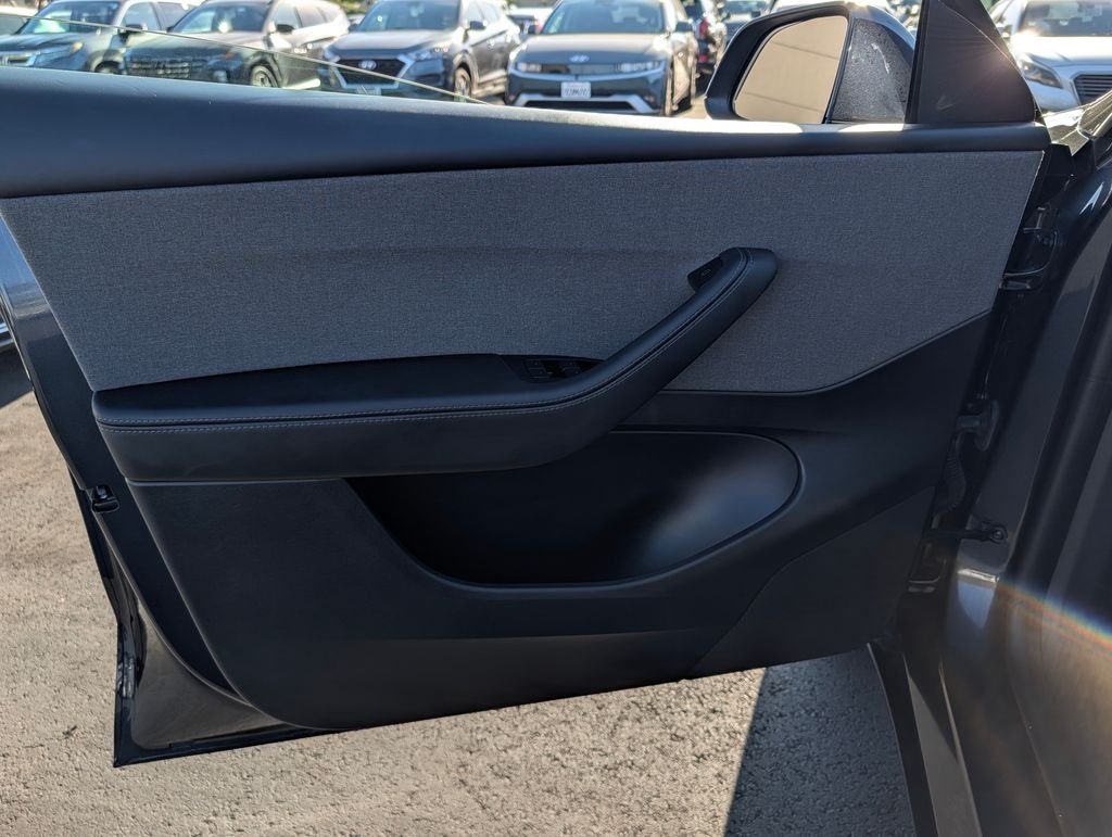 2026 Tesla Model Y Standard - Photo 17