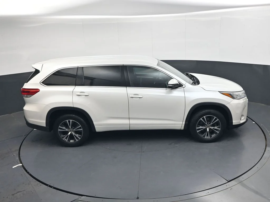 Used 2018 Blizzard Pearl Toyota LE image 24