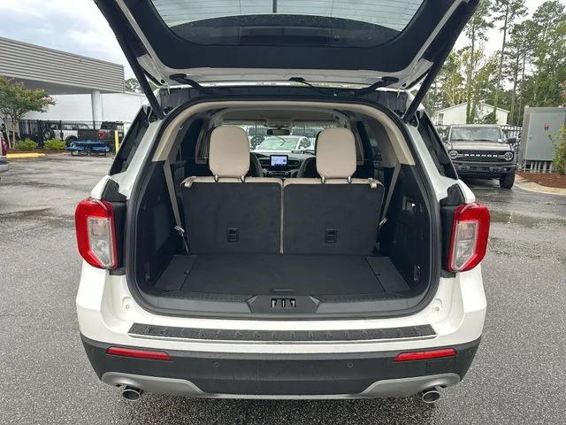Used 2022 White Ford Limited image 25