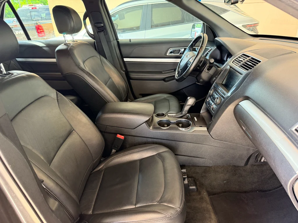 Used 2016 Magnetic Metallic Ford XLT image 12