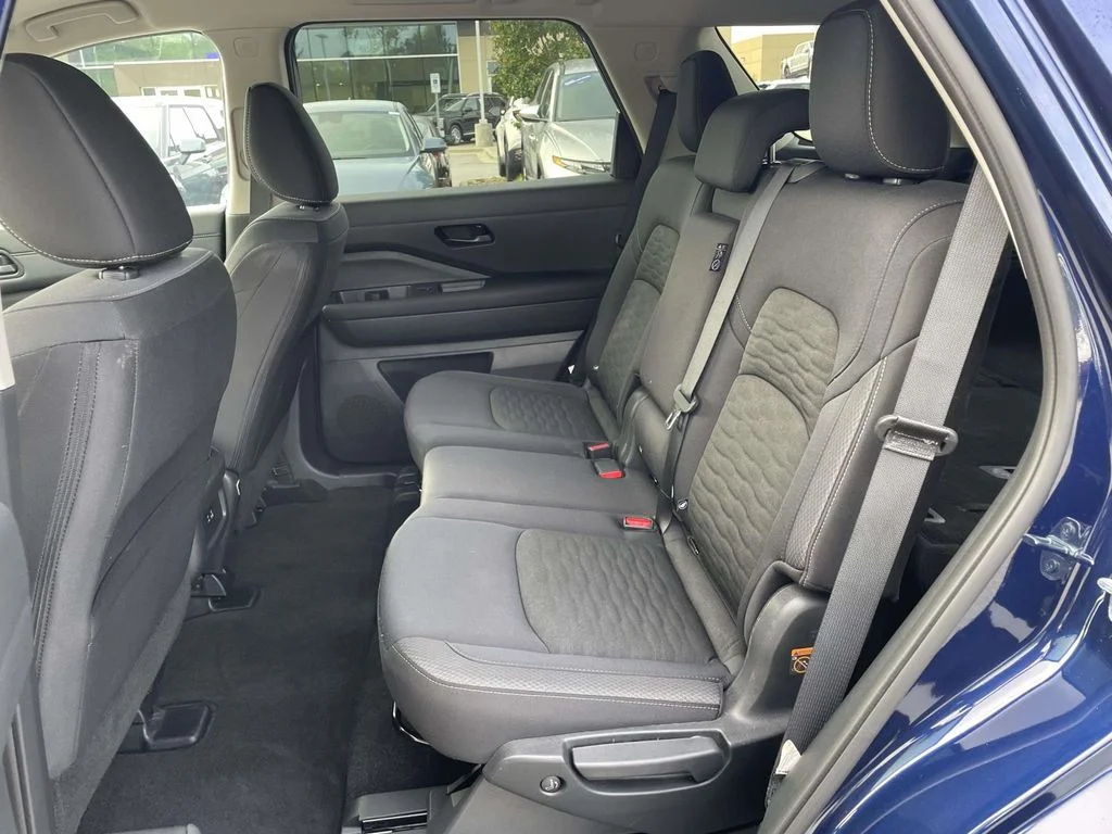 Used 2025 Deep Ocean Blue Pearl Nissan SV image 3