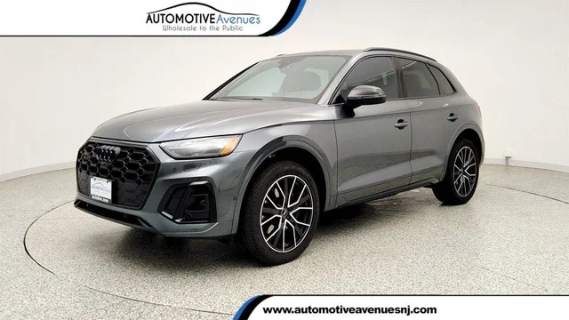 2022 Audi SQ5 Prestige 3.0 TFSI quattro w/ Sport Exhaust Tips, Black Optic Pkg