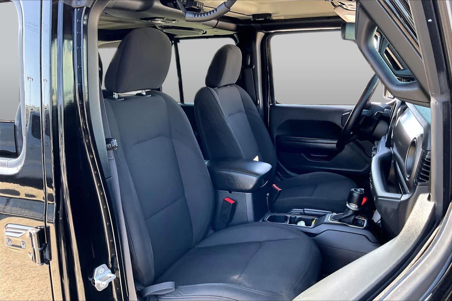 Used 2018 Black Clearcoat Jeep Sport S image 9