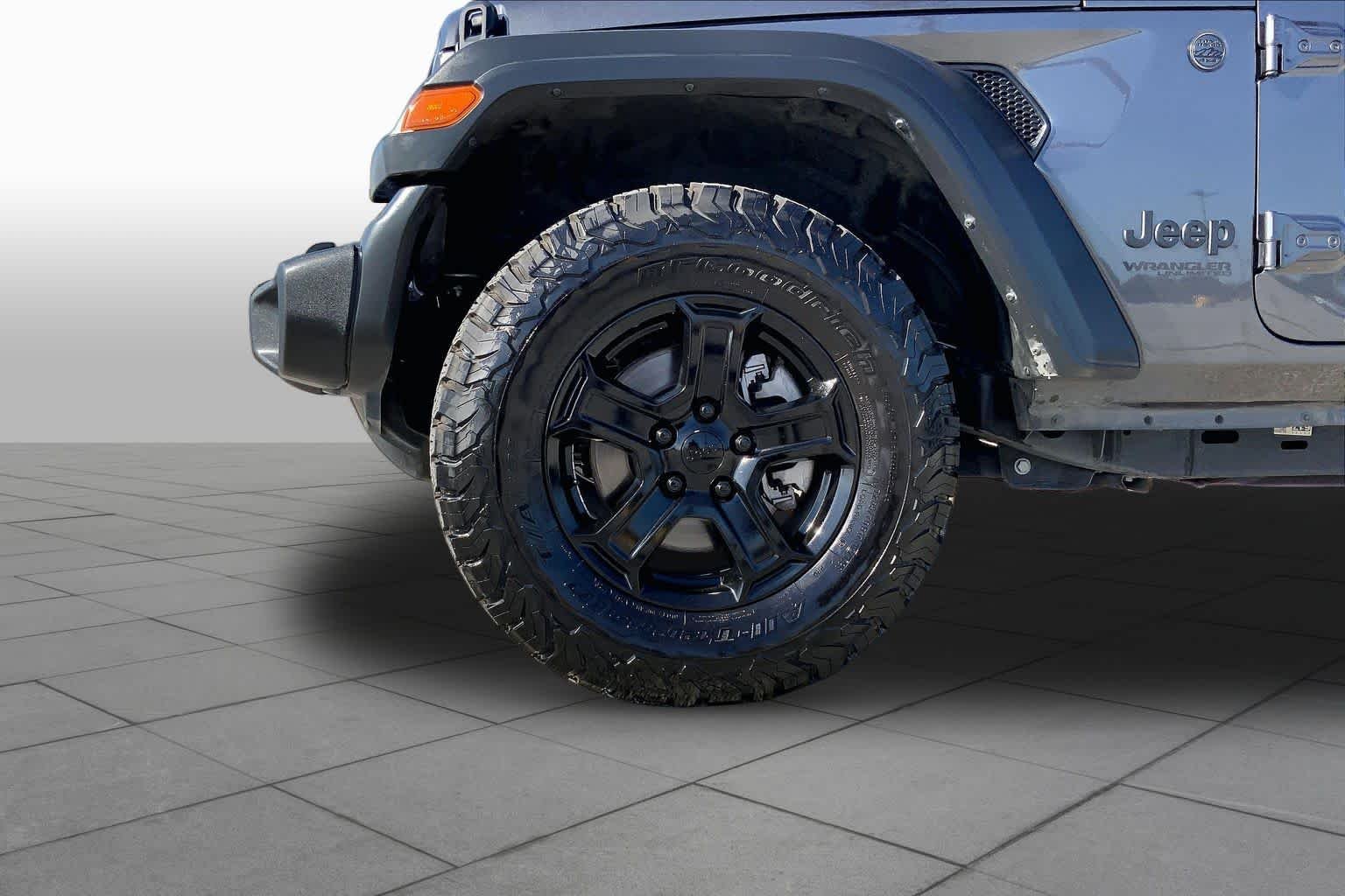 Used 2022 Granite Crystal Metallic Clearcoat Jeep Unlimited Sport S image 11