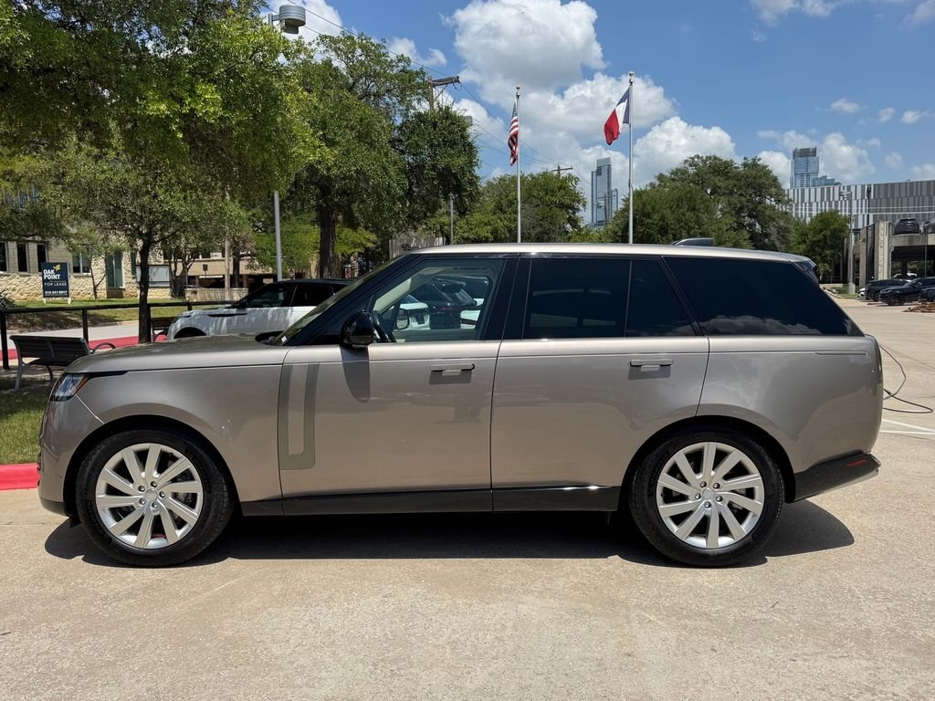 Certified Used 2023 Gray Land Rover SE image 5