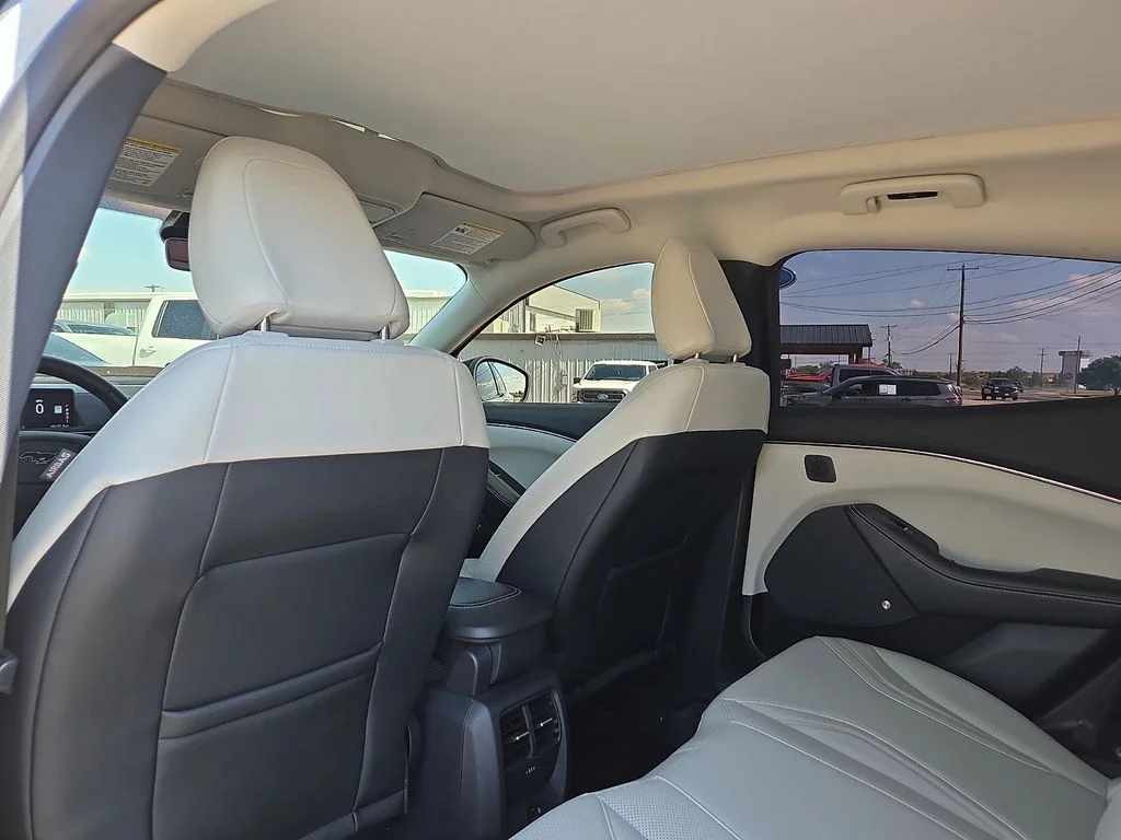 Used 2022 White Ford Premium image 15