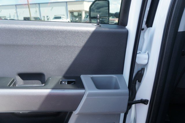 Used 2025 Oxford White Ford XLT image 18