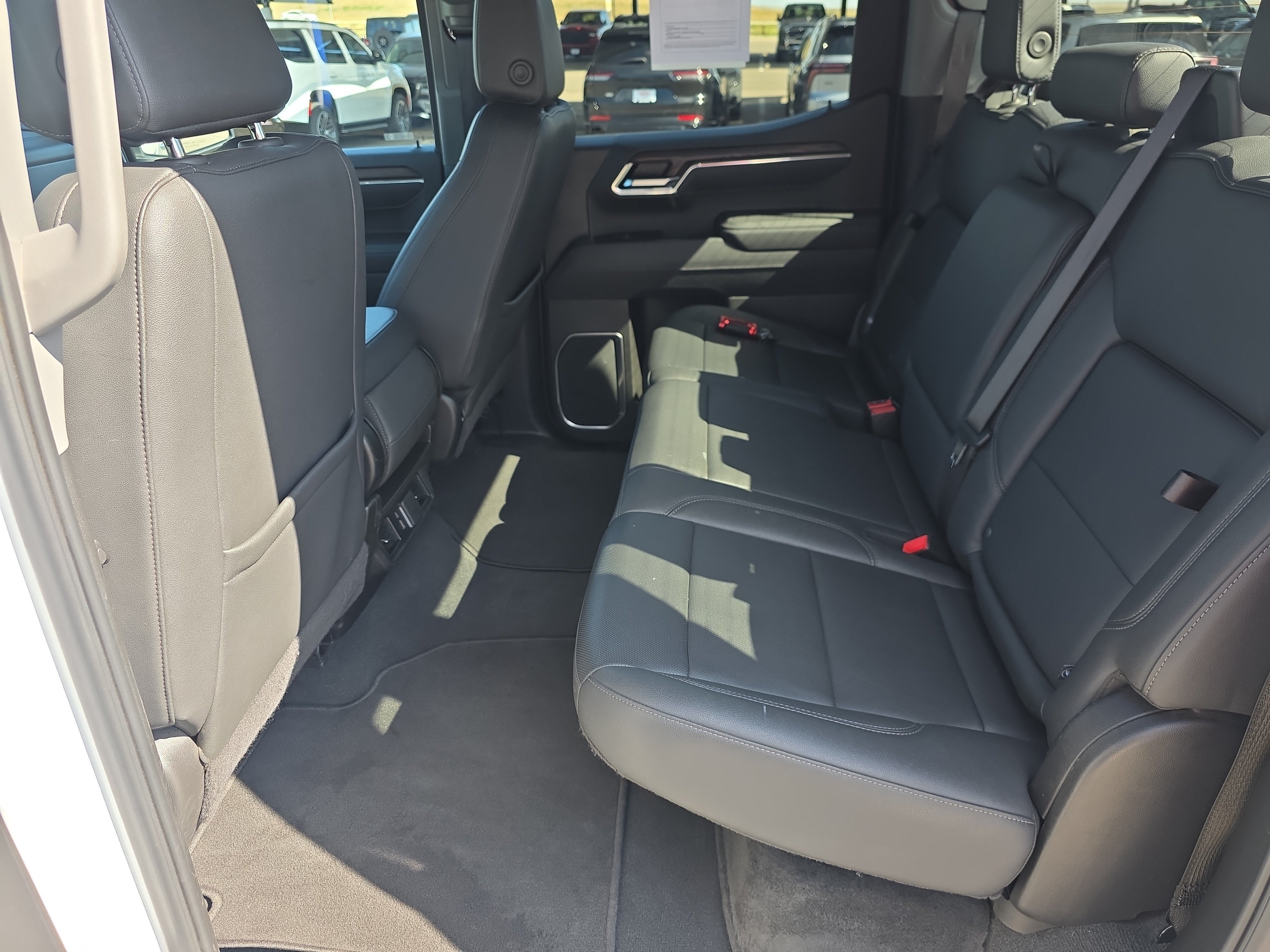2025 GMC Sierra 1500 SLT - Photo 13
