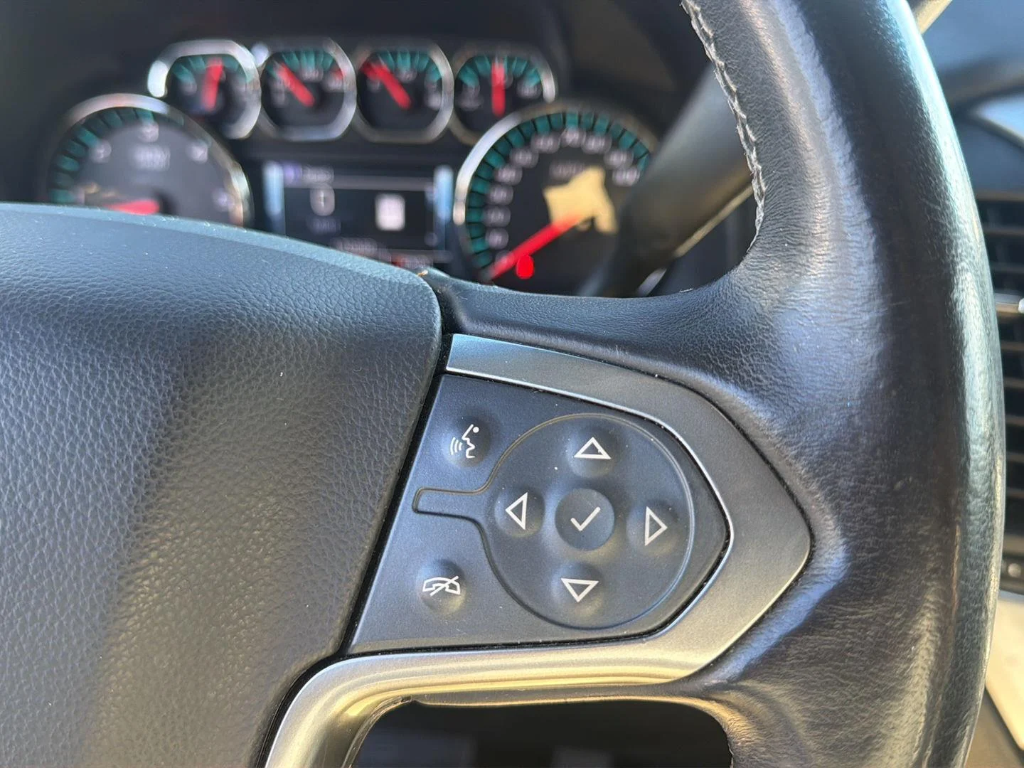 Used 2018  CHEVROLET TRUCK 4WD 4DR 1500 LT image 15