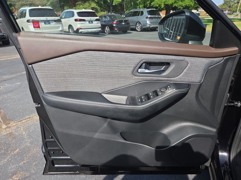 2023 Nissan Rogue SV - Photo 11