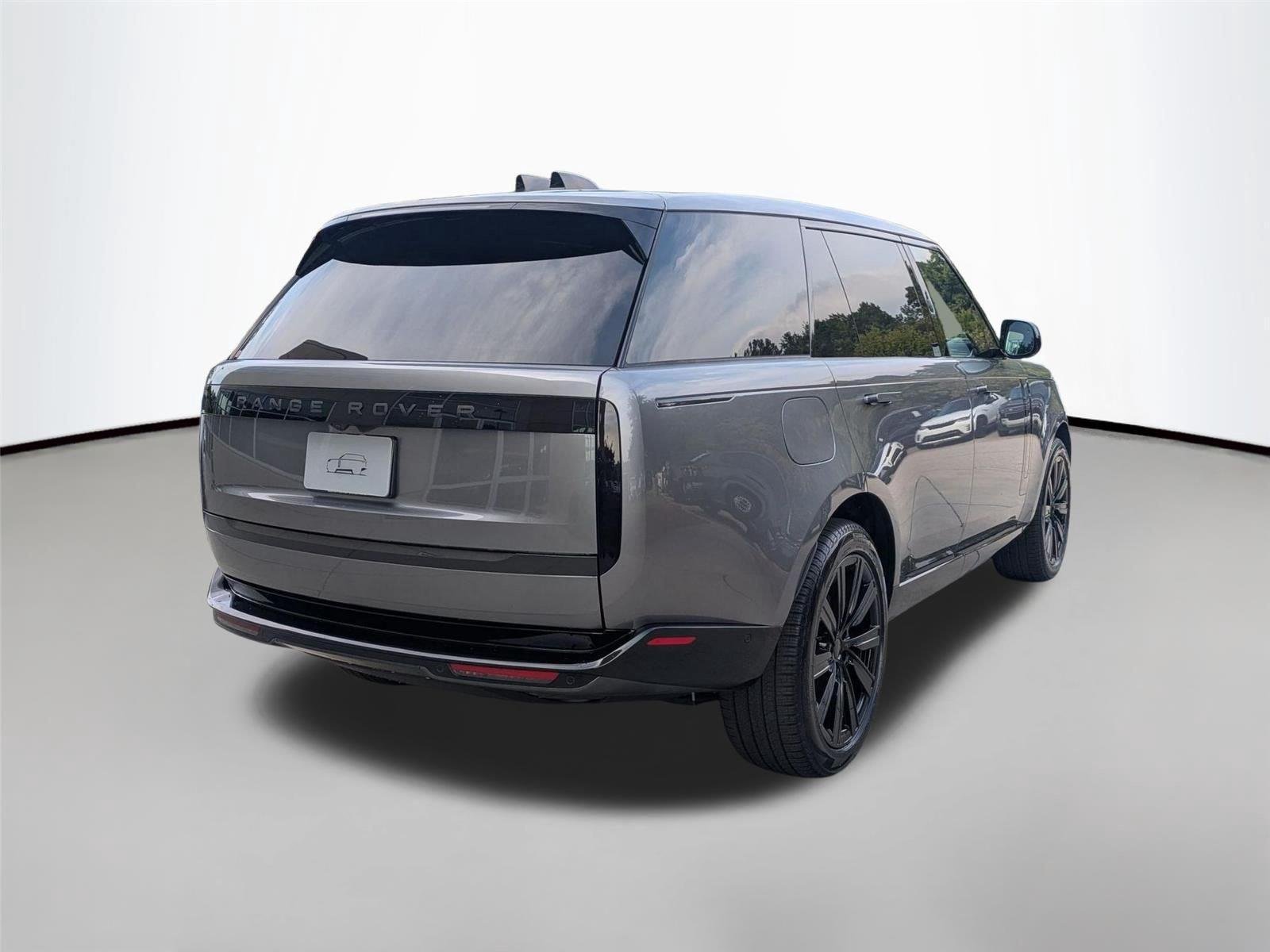 New 2026 Eiger Grey Metallic Land Rover SE image 5