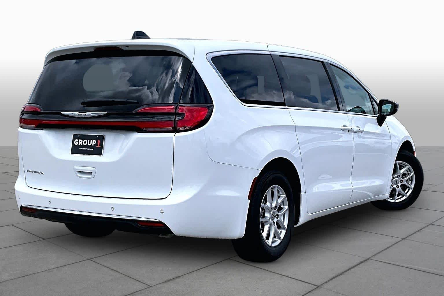 Used 2024 Bright White Clearcoat Chrysler Touring L image 11