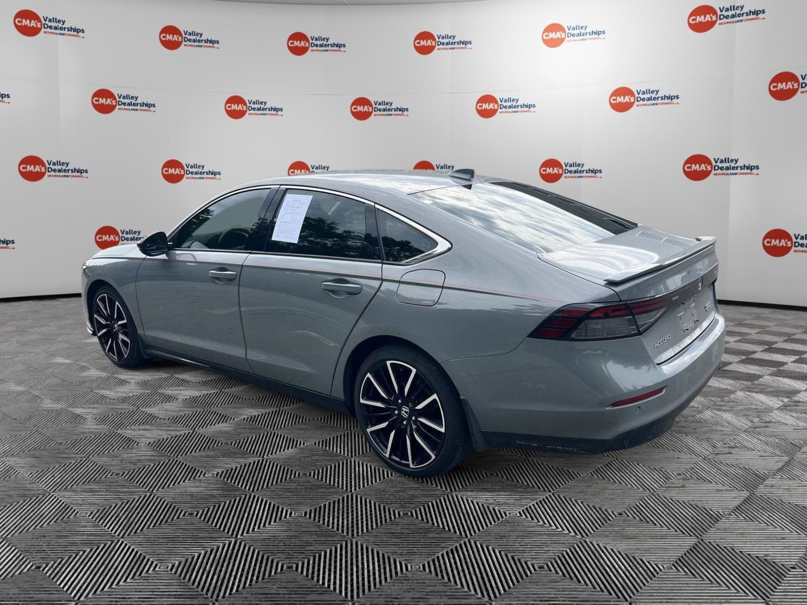 Used 2024 Urban Gray Pearl Honda Touring image 15
