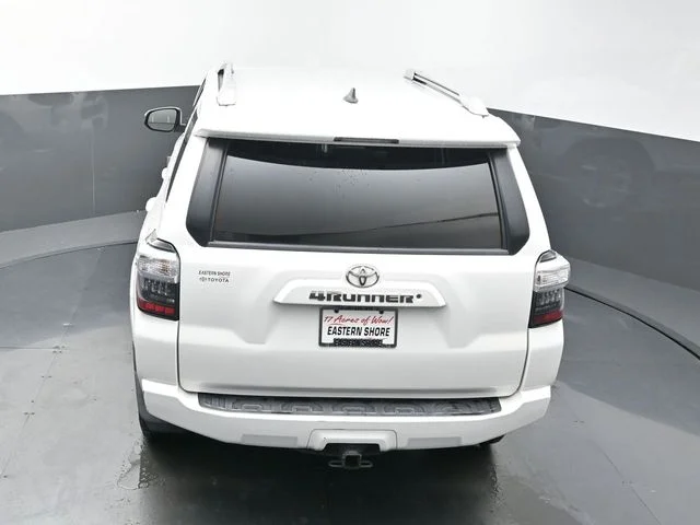 Used 2018 White Toyota SR5 image 45