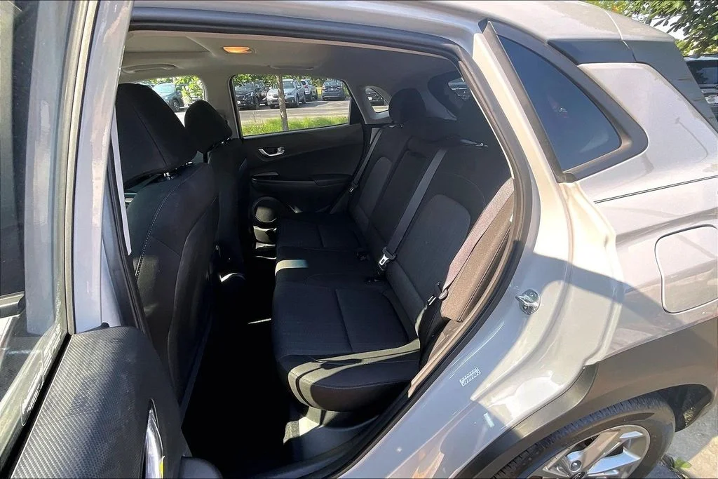 Used 2022 Silver Hyundai SEL image 29