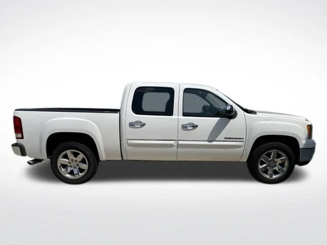 Used 2012 White GMC SLE image 5