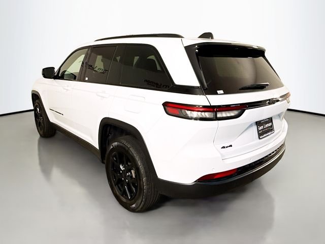 Used 2024 White Jeep Altitude image 5