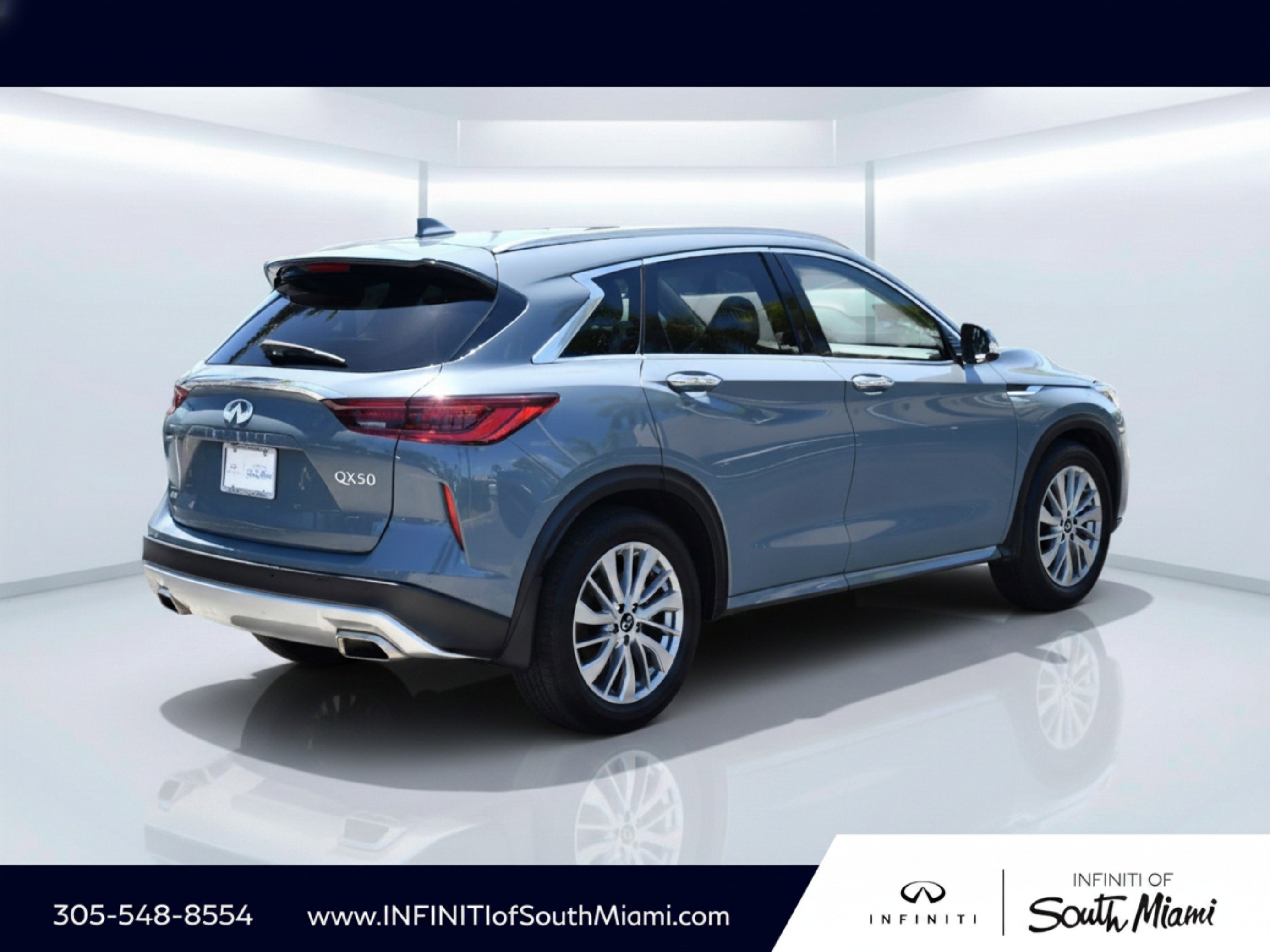 Used 2025 Slate Gray INFINITI LUXE image 4
