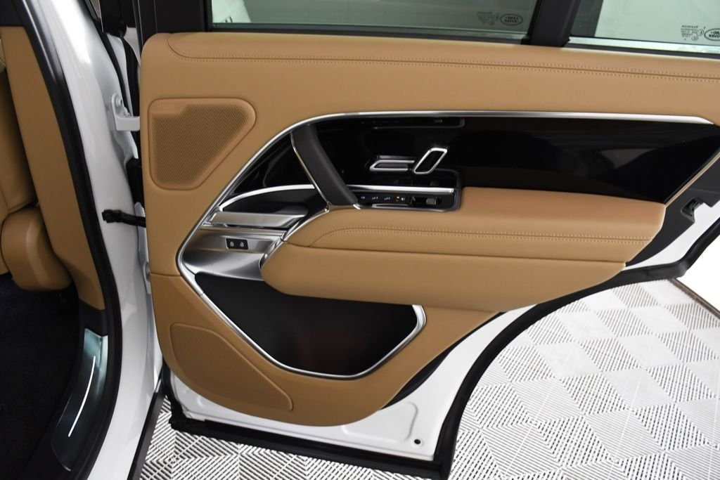 New 2026 Fuji White Land Rover SE image 20