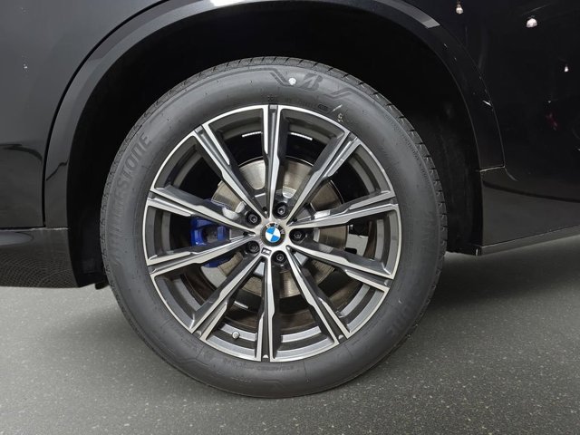 Certified Used 2026 Black Sapphire Metallic BMW xDrive40i image 34