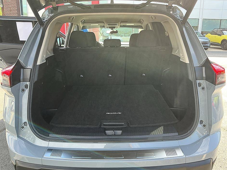 Used 2026 Boulder Gray Pearl Nissan SV image 24