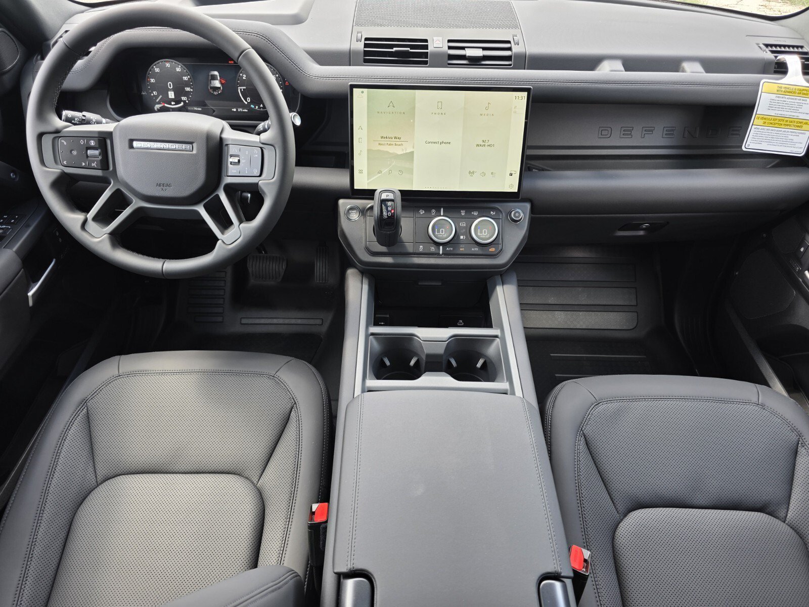 New 2026 Santorini Black LAND ROVER X-Dynamic SE image 4