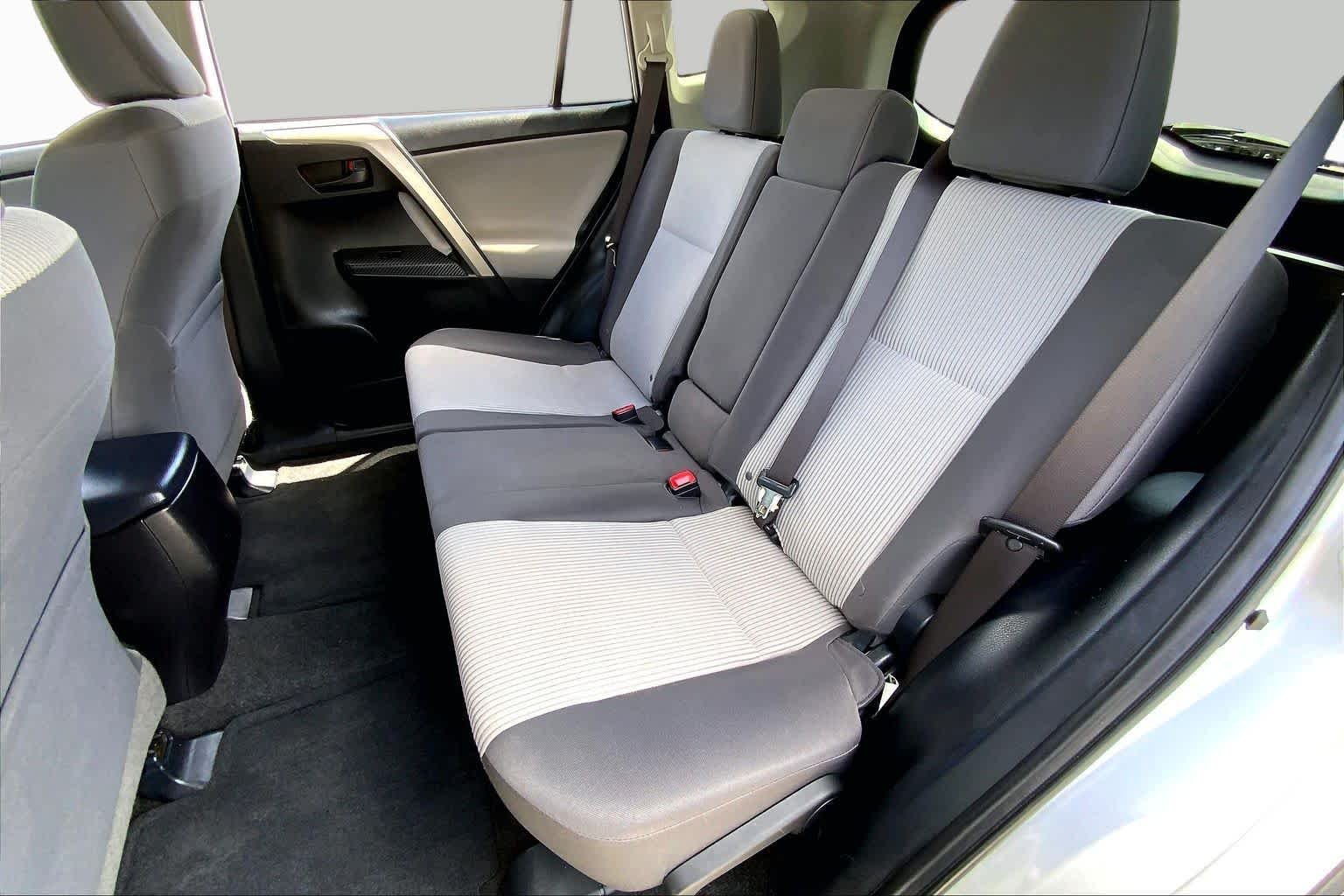 Used 2015 Classic Silver Metallic Toyota LE image 20