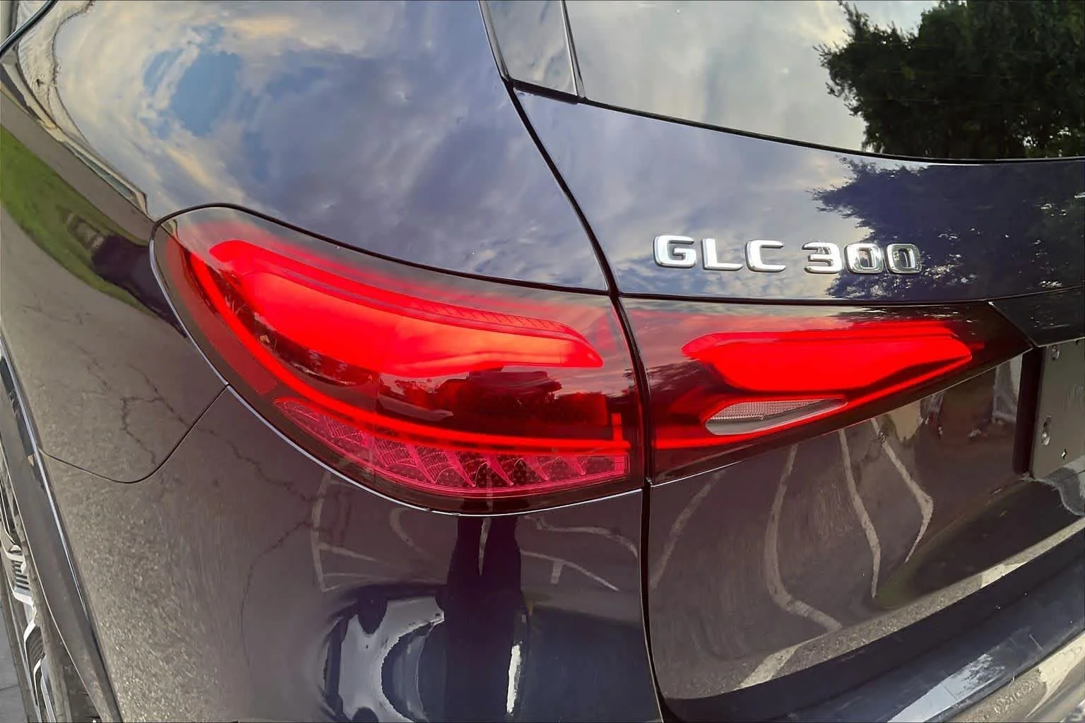 Used 2023 Nautical Blue Metallic Mercedes-Benz GLC 300 image 26