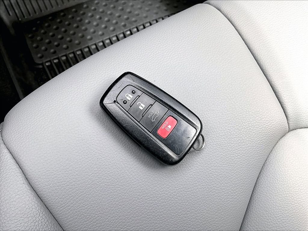 Used 2022 Beige Toyota XLE image 31