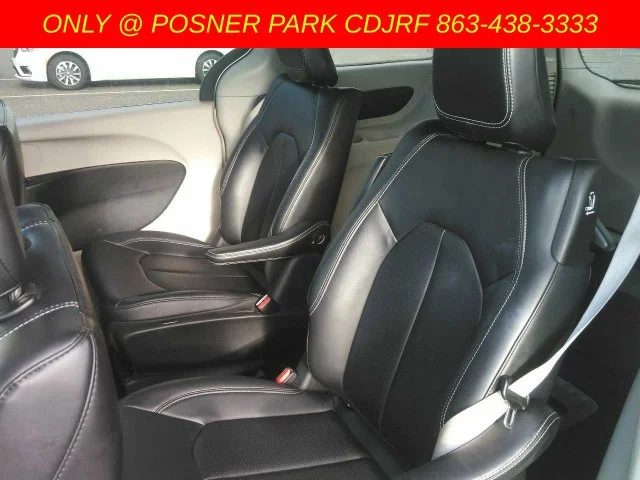 Used 2024 Silver Chrysler Select image 10