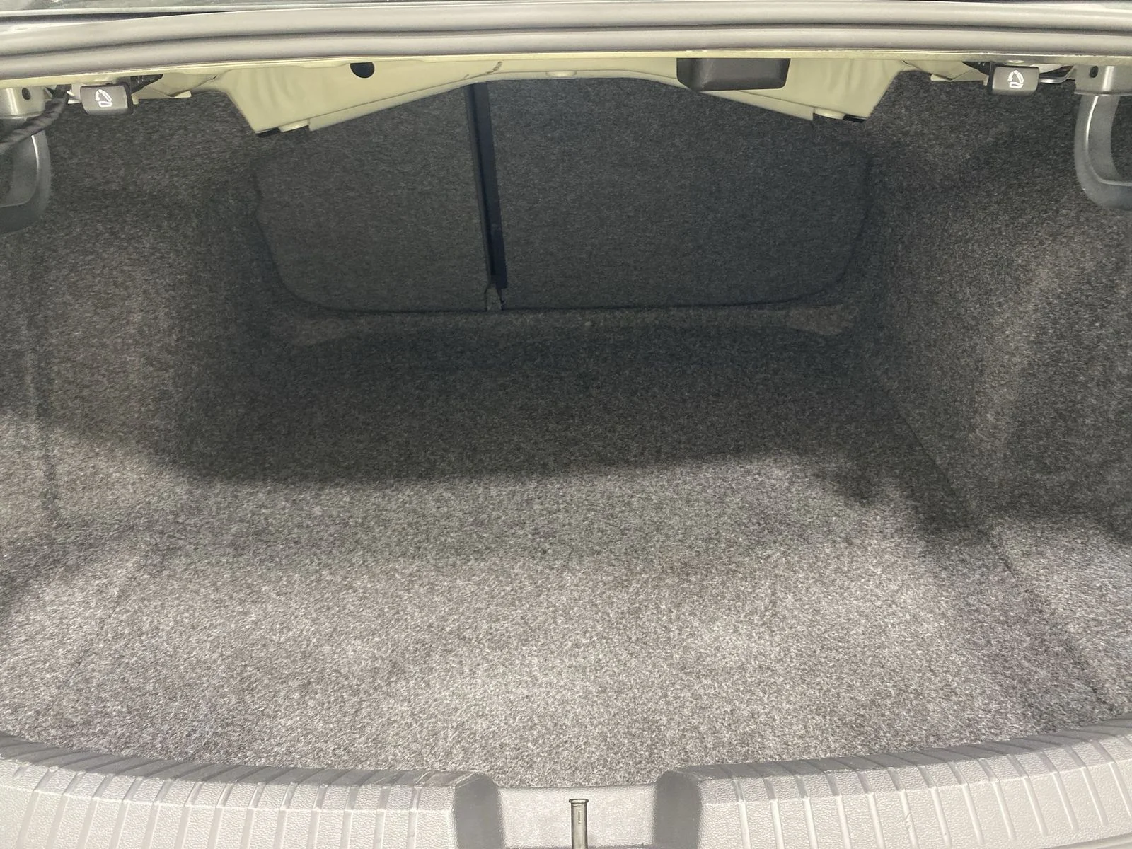 2025 Volkswagen Jetta SE - Photo 23