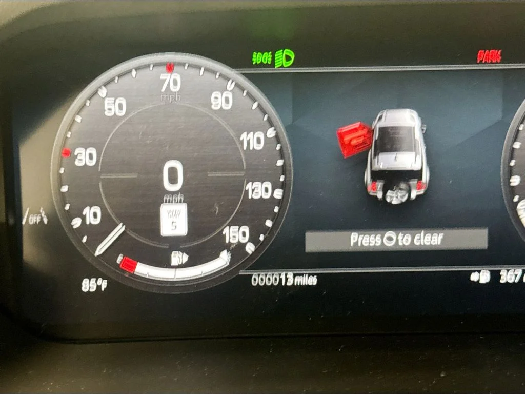 New 2026 Sedona Red Land Rover X-Dynamic SE image 12