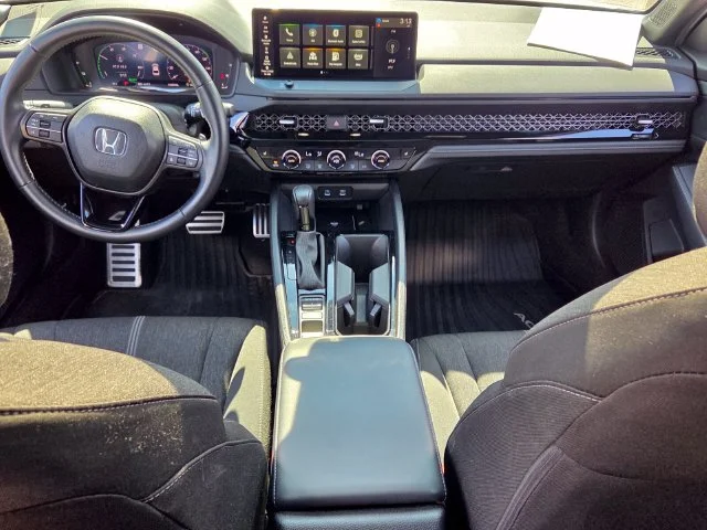 Used 2025  Honda Sport image 9