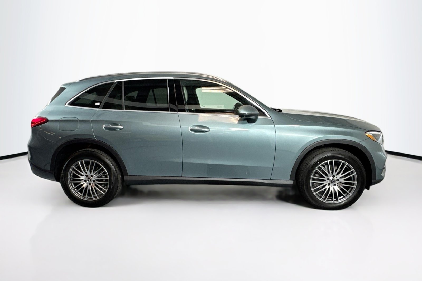 New 2026 Verde Silver Metallic Mercedes-Benz GLC 300 image 4