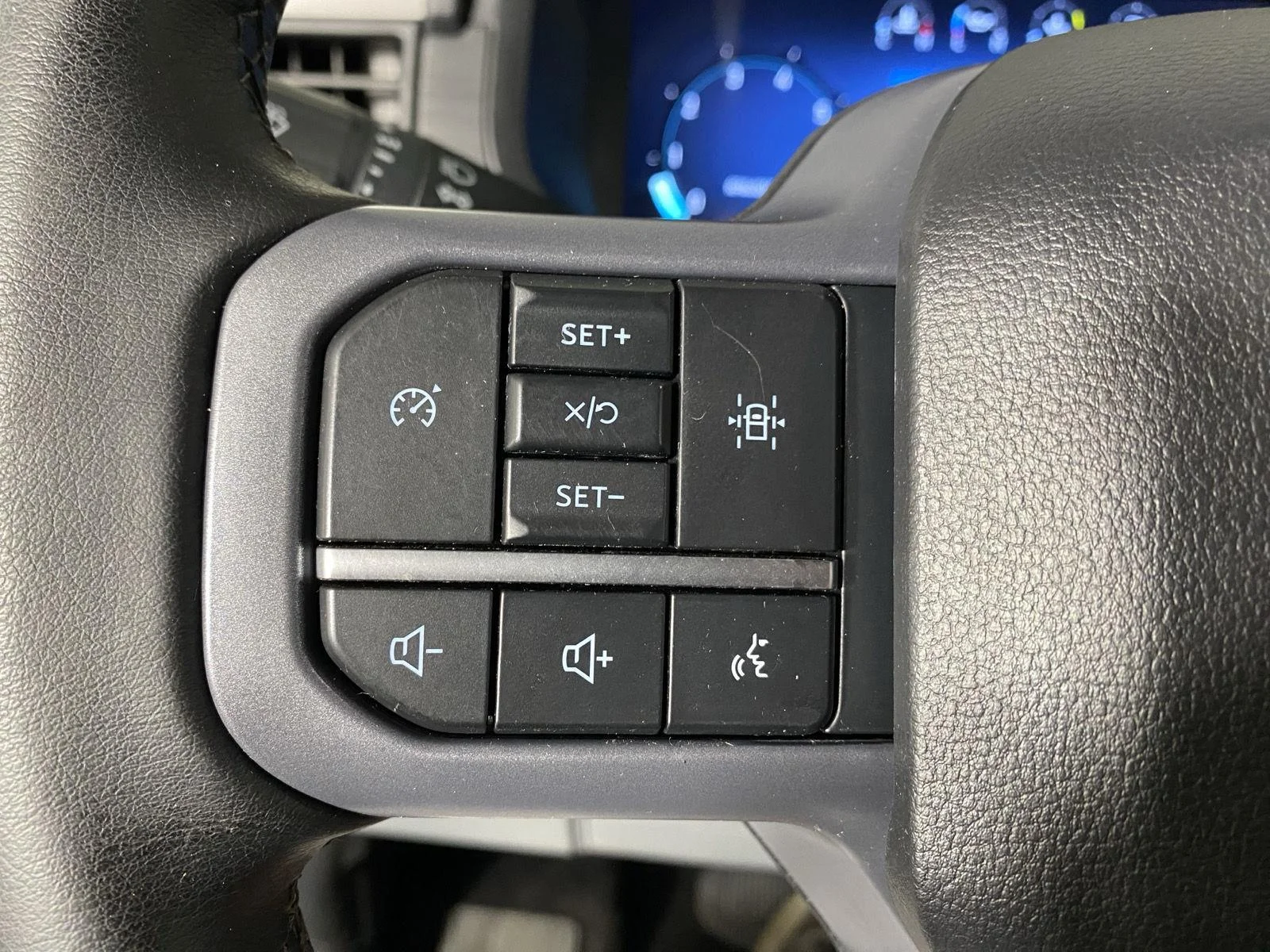 Used 2025 Iconic Silver Ford XLT image 15