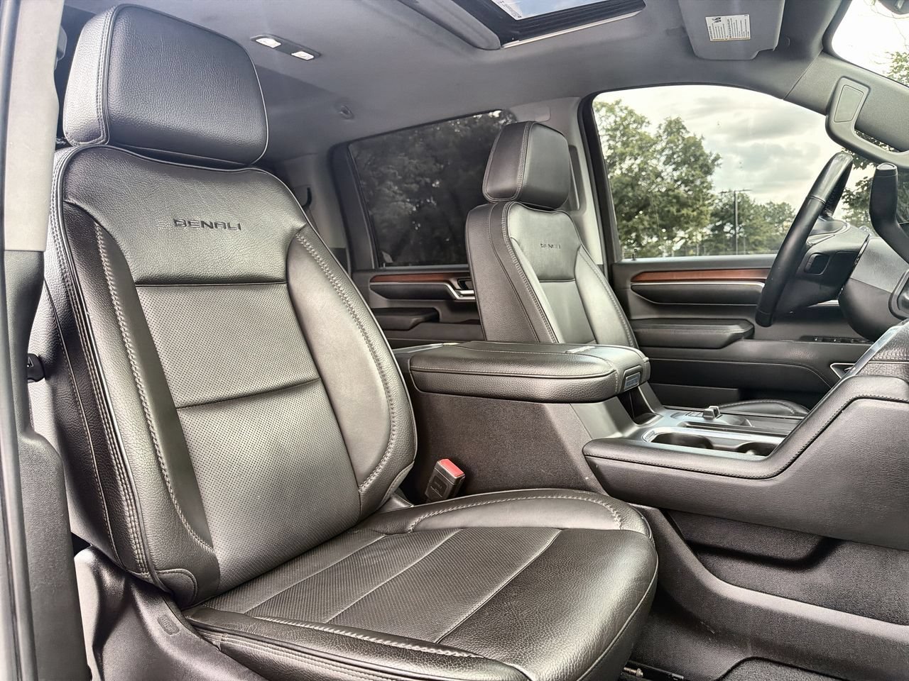 Used 2024 White Frost Tricoat GMC Denali image 23