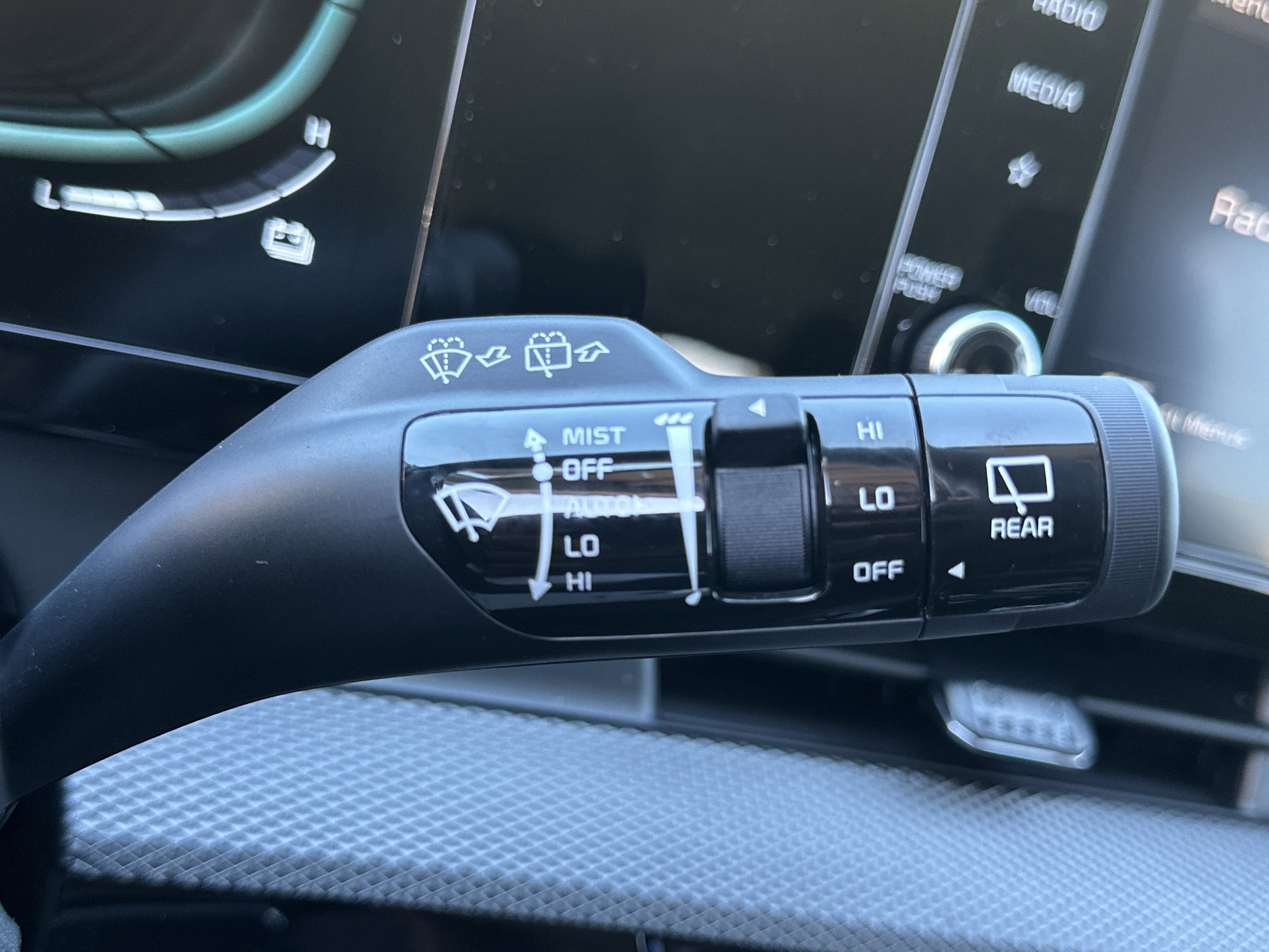 2025 Kia Sportage LX Hybrid - Photo 11