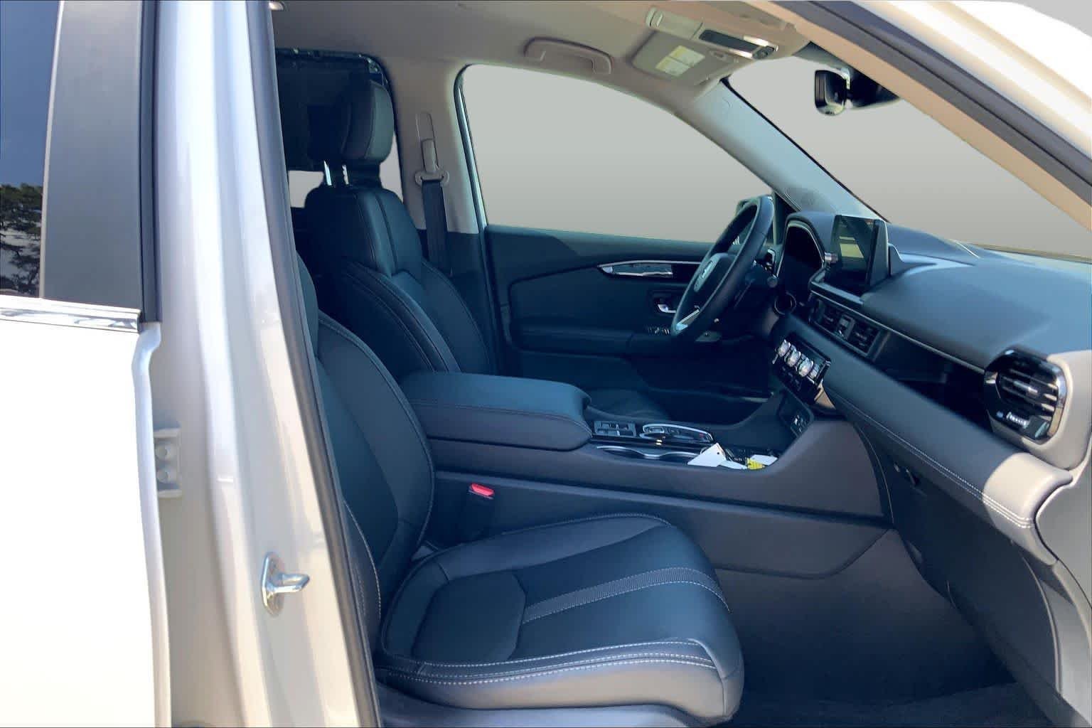 Used 2025 Platinum White Pearl Honda EX-L image 9