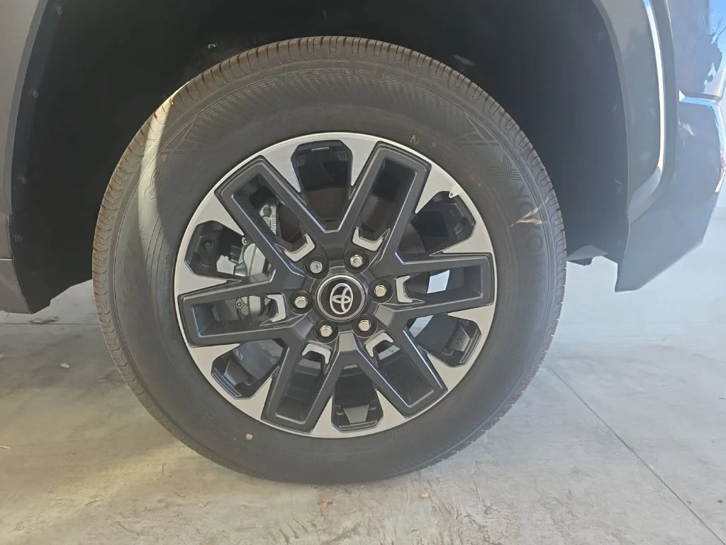 New 2026 Wind Chill Pearl <sup>1</sup> Toyota  Platinum image 25