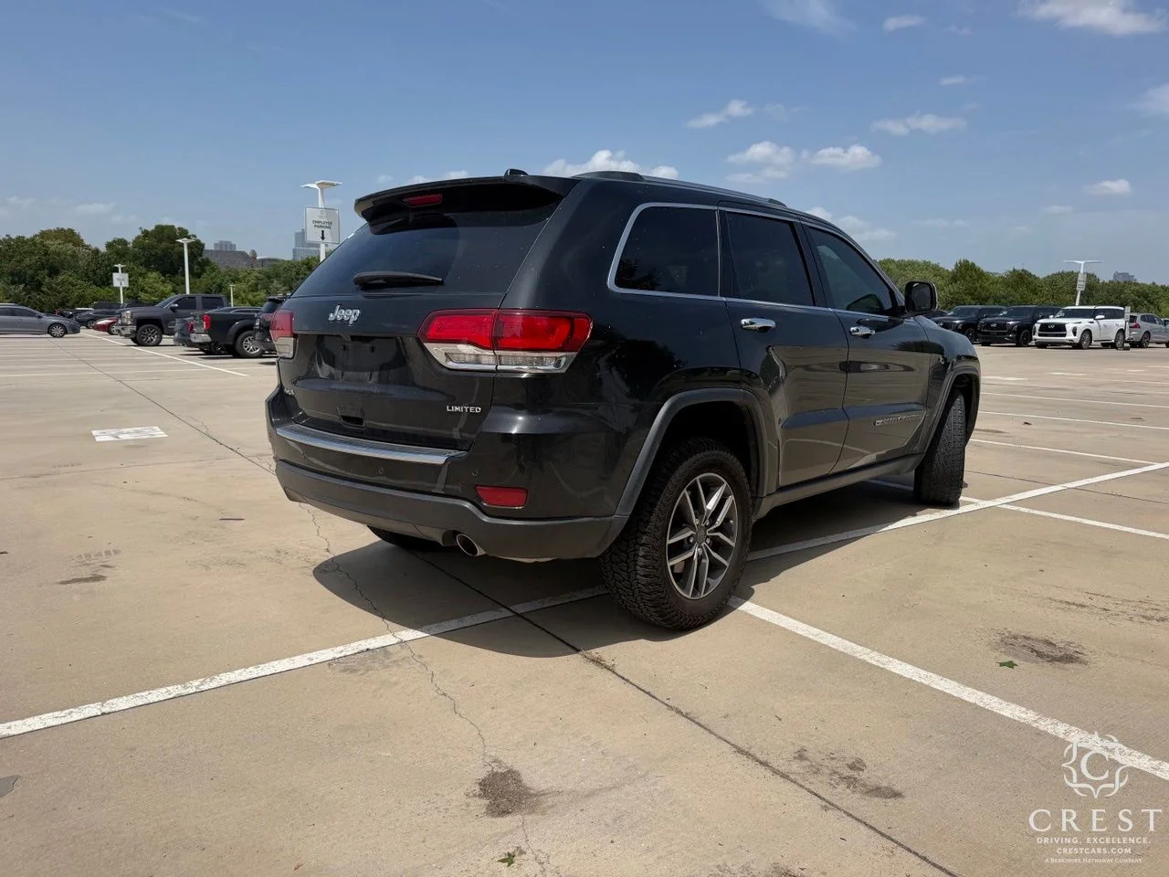 Used 2022 Diamond Black Crystal Pearlcoat Jeep Limited image 9